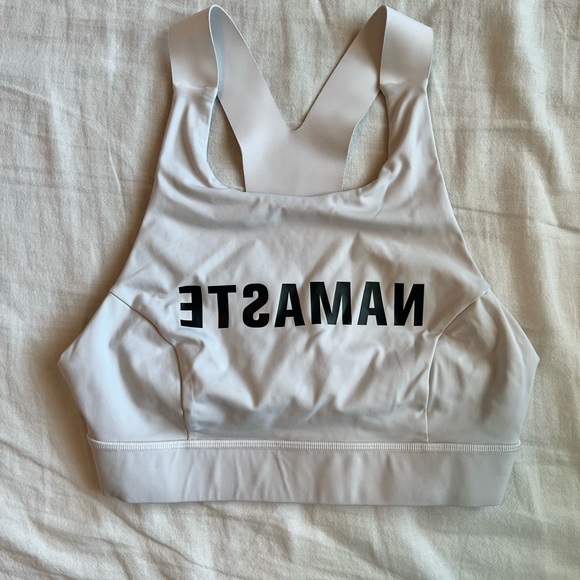 EUC Lululemon Fast and Free Sports Bra “Namaste” Size 6 - Picture 1 of 2